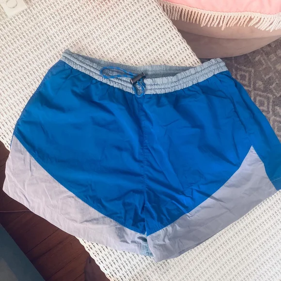 💙✨ LULULEMON EVERGREEN HIGH-RISE RUNNING SHORTS (SIZE 8) ✨💜 - Picture 2 of 5